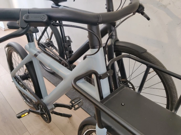 Schermo VanMoof con Errore 19 causato da problemi di comunicazione della batteria risolto.
